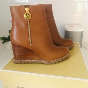 Michael Kors Evelyn Boot size 6.5